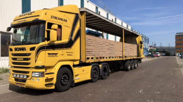 Tiru Transport B.V. vrachtwagen huiftransport